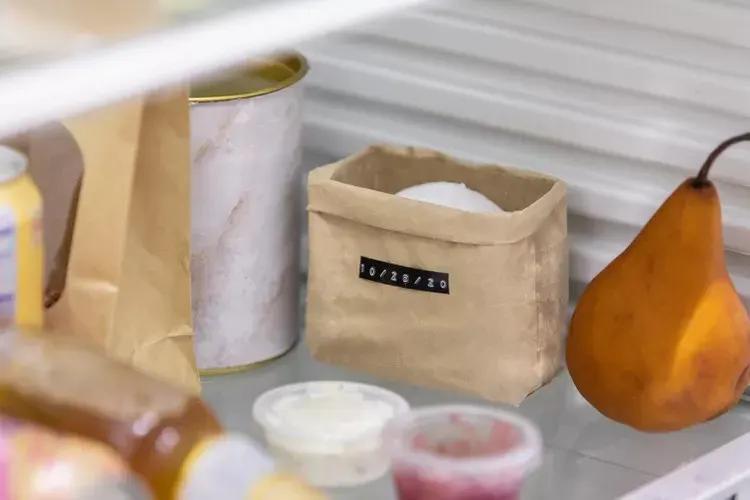 استفاده از جوش شیرین در یخچال برای از بین بردن بوی بد و لکه